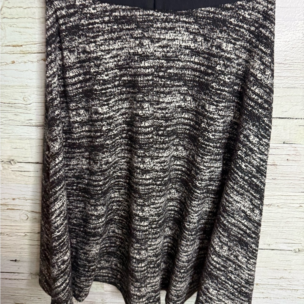 Banana Republic Black and Gray A-Line Skirt size 2 - Picture 4 of 5